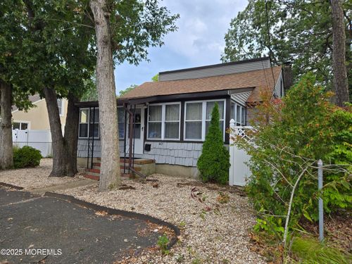40 Red Wing Ave, Brick, NJ, 08723-5540 | Card Image