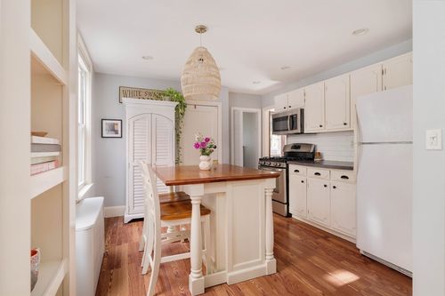 apt-1-250 Poplar St, Boston, MA, 02131-3672 | Card Image
