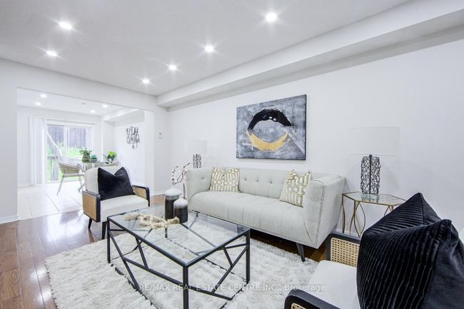 359 Bussel Cres, House attached with 3 bedrooms, 3 bathrooms and 1 parking in Milton ON | Image 8