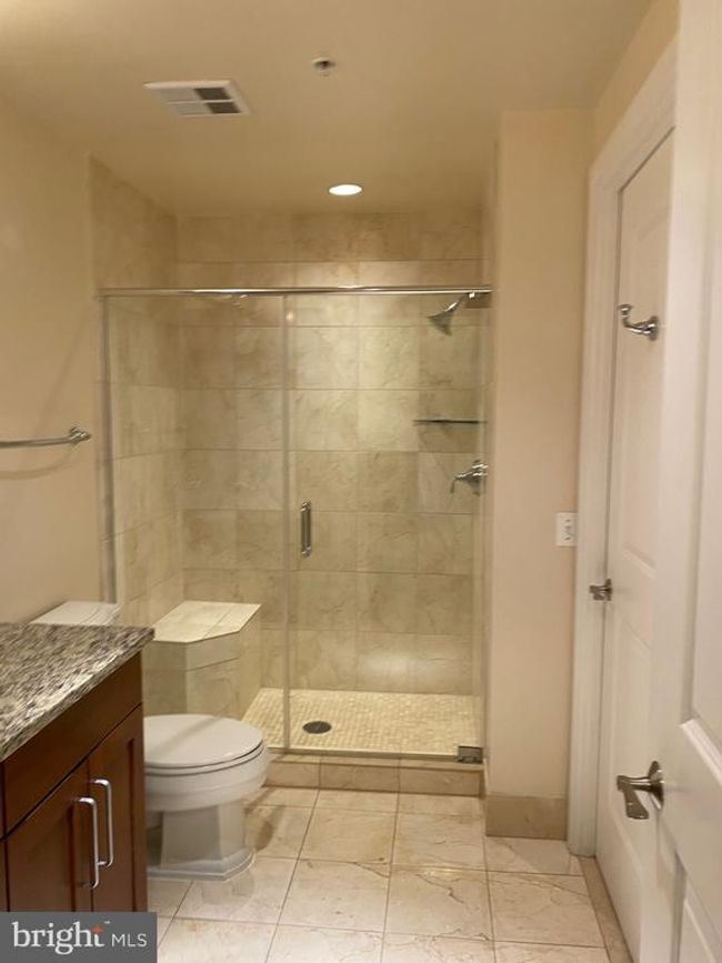 APT-1017 - 8220 Crestwood Heights Dr, Condo with 2 bedrooms, 2 bathrooms and null parking in MCLEAN VA | Image 45