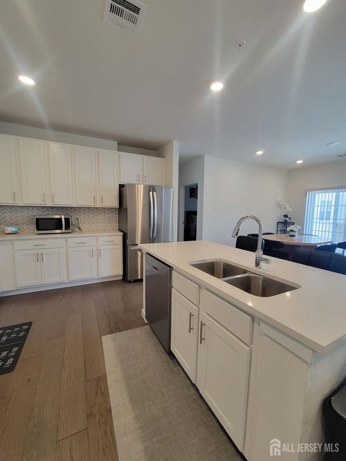 231 Lorhan Dr, Piscataway, NJ, 08854-4088 | Card Image