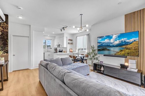 402 Creekside Cir, San Diego, CA, 92114-0018 | Card Image