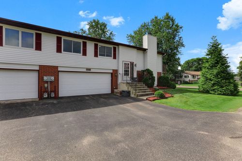 3945 Gershwin Ave N, Oakdale, MN, 55128-3010 | Card Image