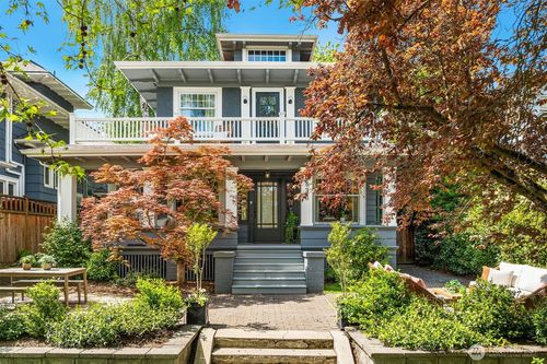2833 10th Ave E, Seattle, WA, 98102-3925 | Card Image