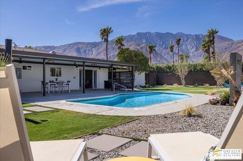 372 E Molino Rd, Palm Springs, CA, 92262-2032 | Card Image
