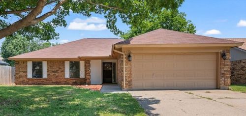 6211 Minuteman Ln, Arlington, TX, 76002-2715 | Card Image