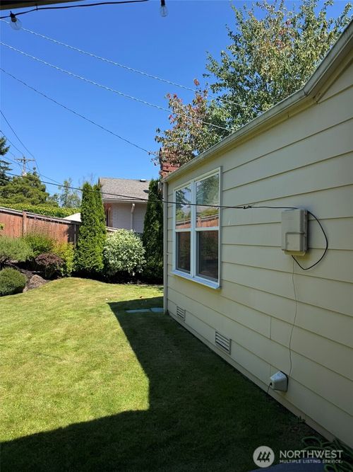 3420 W Bertona St, Seattle, WA, 98199-1616 | Card Image