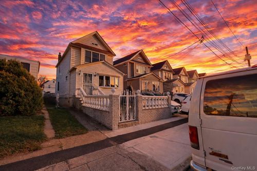 10931 109th St, South Ozone Park, NY, 11420-1002 | Card Image