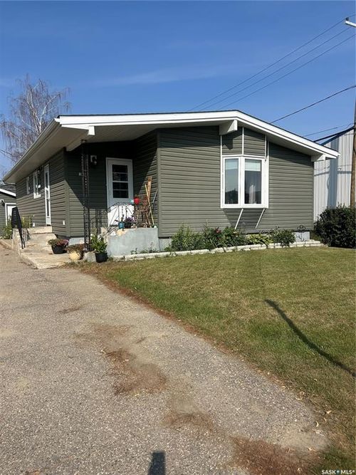 108 Second St E, Carnduff, SK, S0C2H0 | Card Image