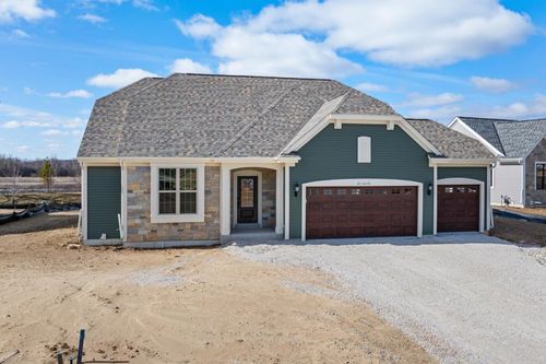 W251N2399 Valleyview Cir, Pewaukee, WI, 53072-1801 | Card Image