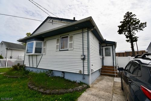 831 Smith St, Linden, NJ, 07036-6413 | Card Image