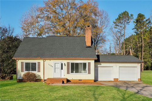 1089 Valley Dr, Graham, NC, 27253-8512 | Card Image