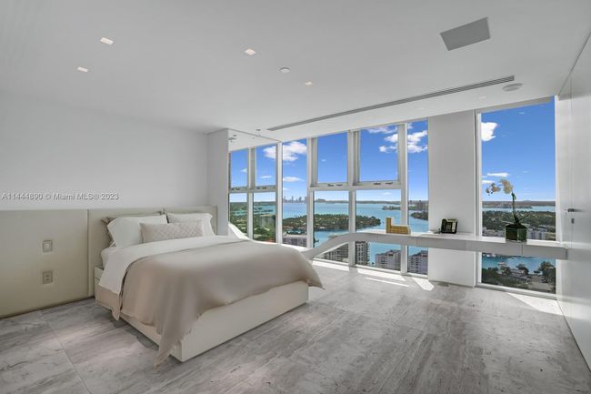 3304/01 - 6899 Collins Ave, Condo with 5 bedrooms, 5 bathrooms and null parking in Miami Beach FL | Image 46