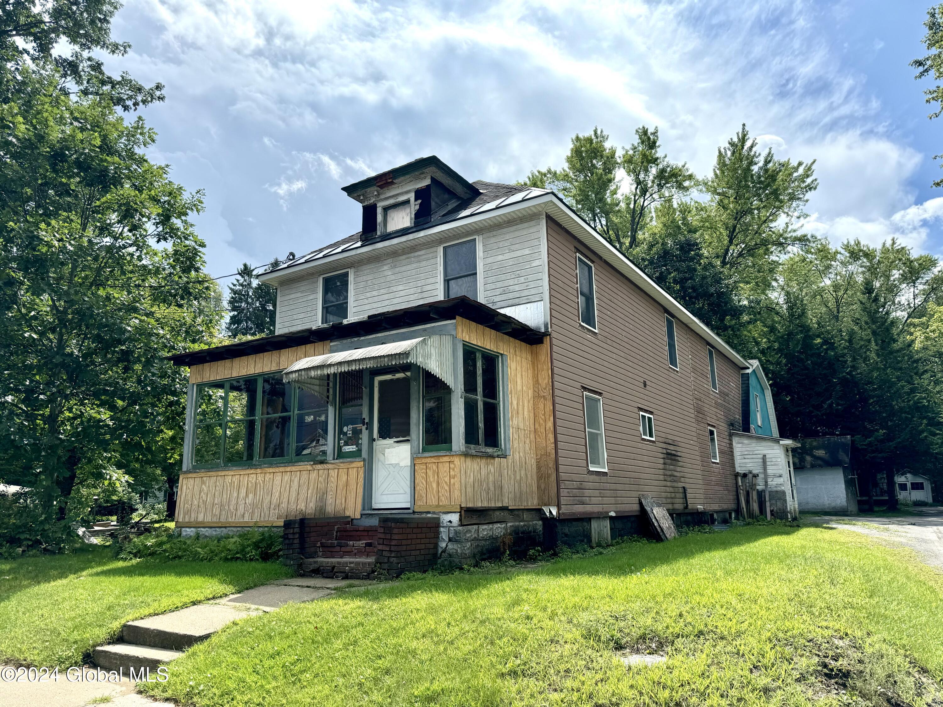 Hamilton Ave, Corinth, NY 12822