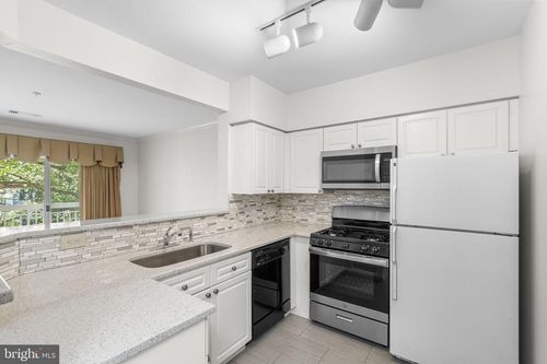 213-12915 Alton Sq, HERNDON, VA, 20170-5803 | Card Image