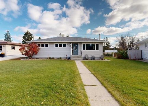 8028 5 St Sw, Calgary, AB, T2V1C5 | Card Image