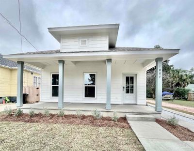 1007 E De Soto St, House other with 3 bedrooms, 2 bathrooms and 1 parking in Pensacola FL | Image 1