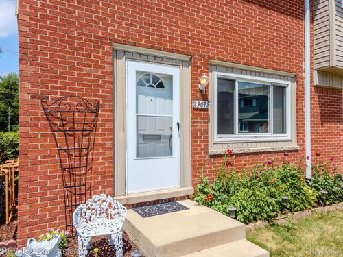 29078 Manchester St, Westland, MI, 48185-1839 | Card Image