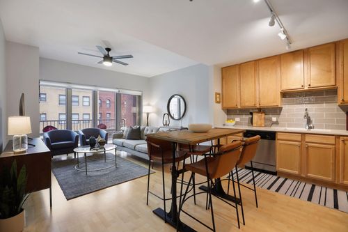 205-929 Portland Ave, Minneapolis, MN, 55404-1231 | Card Image