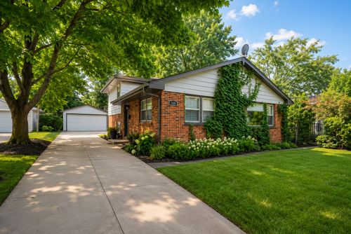 421 E Courtland St, Mundelein, IL, 60060-2308 | Card Image