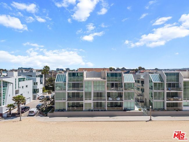 APT-201 - 5205 Ocean Front Walk, Condo with 2 bedrooms, 3 bathrooms and 2 parking in Marina del Rey CA | Image 40
