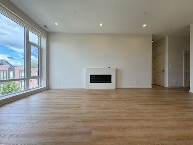 103 - 4177 W Belmont Ave, Condo with 3 bedrooms, 2 bathrooms and 2 parking in Chicago IL | Image 4