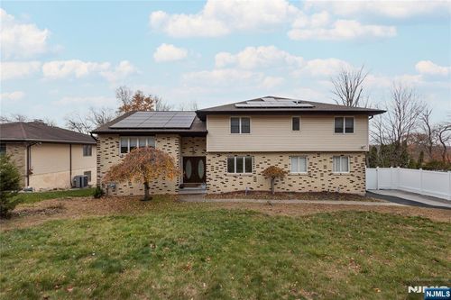 69 Colonial Rd, Wayne, NJ, 07470-2525 | Card Image