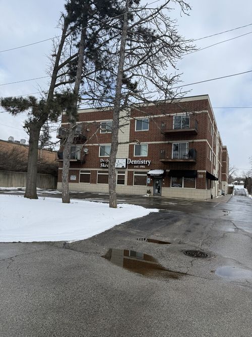 303-6961 Vine St, Indian Head Park, IL, 60525-4334 | Card Image