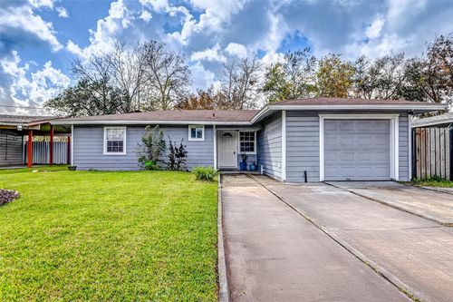 3704 Malone Dr, Pasadena, TX, 77503-2726 | Card Image