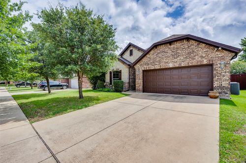 944 Virginia Ln, Saginaw, TX, 76179-0976 | Card Image