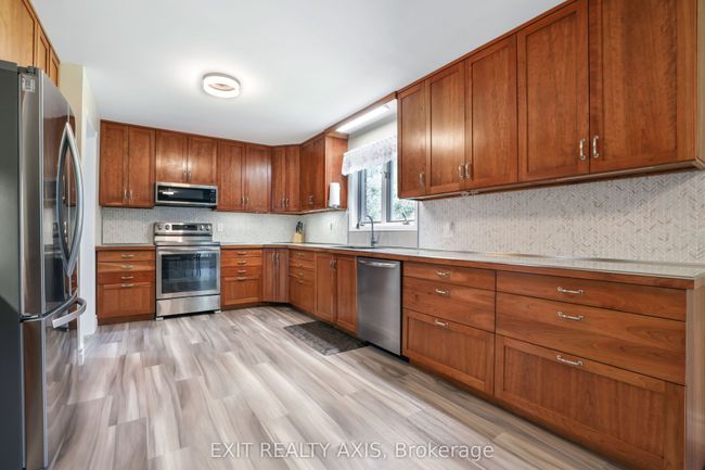 42 Strickland Rd, House other with 3 bedrooms, 2 bathrooms and 8 parking in Lombardy ON | Image 10