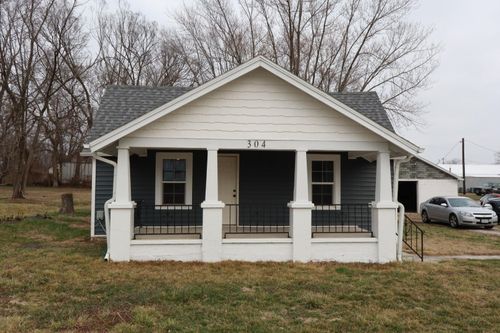 304 N Thurmond Ave, Ash Grove, MO, 65604-8722 | Card Image