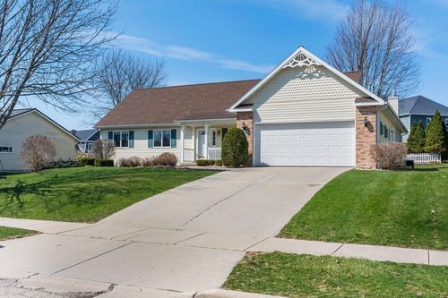 565 Oakwood Drive, Oregon, WI, 53575 | Card Image