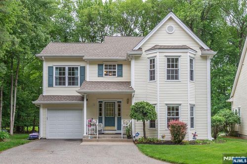 11 Burnham Dr, Pompton Plains, NJ, 07444-1163 | Card Image