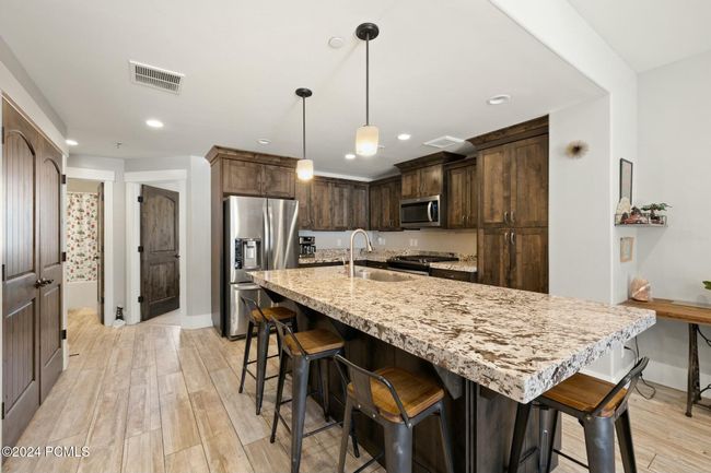 13579 N Hillclimb Ln, Condo with 3 bedrooms, 3 bathrooms and null parking in Kamas UT | Image 5