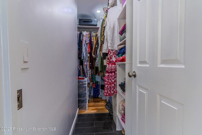 Walk-in Closet | Image 14