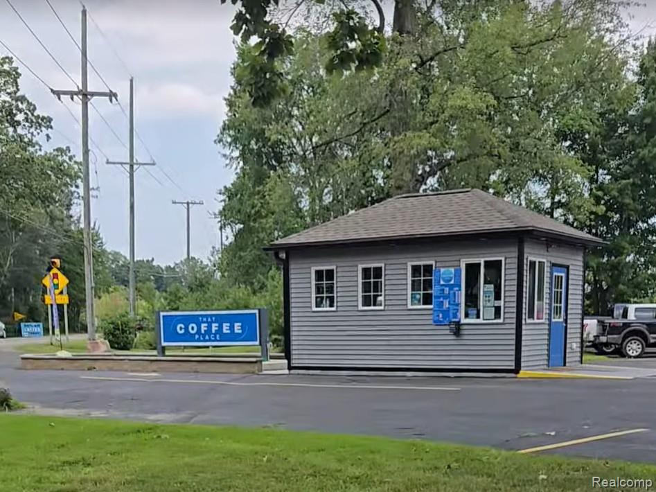 Commercial Lease in Hamburg Township 5