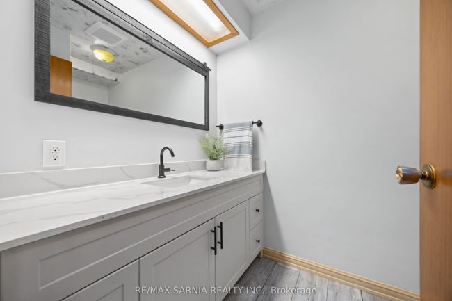 4186 Fairweather Rd, House other with 4 bedrooms, 2 bathrooms and 6 parking in Petrolia ON | Image 19