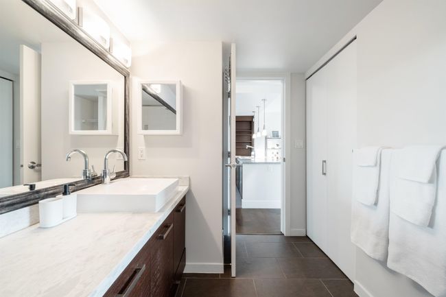 706 - 2959 Glen Dr, Condo with 1 bedrooms, 1 bathrooms and 1 parking in Coquitlam BC | Image 18
