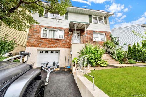 162 Bennett Ave, Yonkers, NY, 10701-6310 | Card Image
