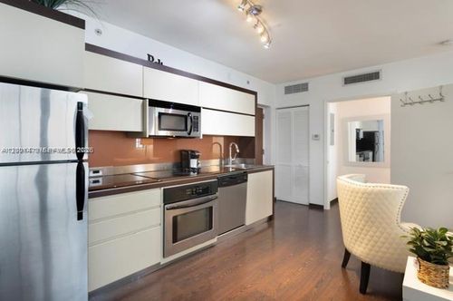 204-435 21st St, Miami Beach, FL, 33139-1704 | Card Image