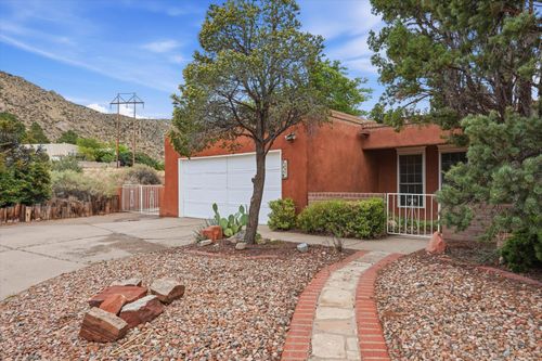 3216 Casa Bonita Dr Ne, Albuquerque, NM, 87111-5610 | Card Image