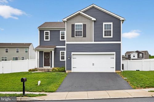 533 E 4th St, BERNVILLE, PA, 19506-9560 | Card Image