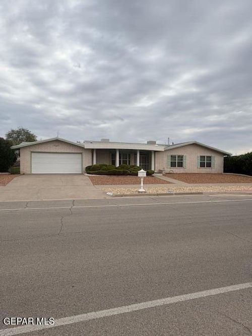 10700 Janway Dr, El Paso, TX, 79935-2906 | Card Image