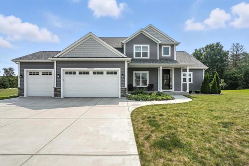 N45W22742 Charlotte Way, Pewaukee, WI, 53072-2107 | Card Image