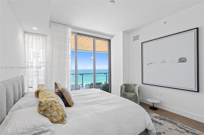 APT-1602 - 5775 Collins Ave, Condo with 2 bedrooms, 3 bathrooms and null parking in Miami Beach FL | Image 63