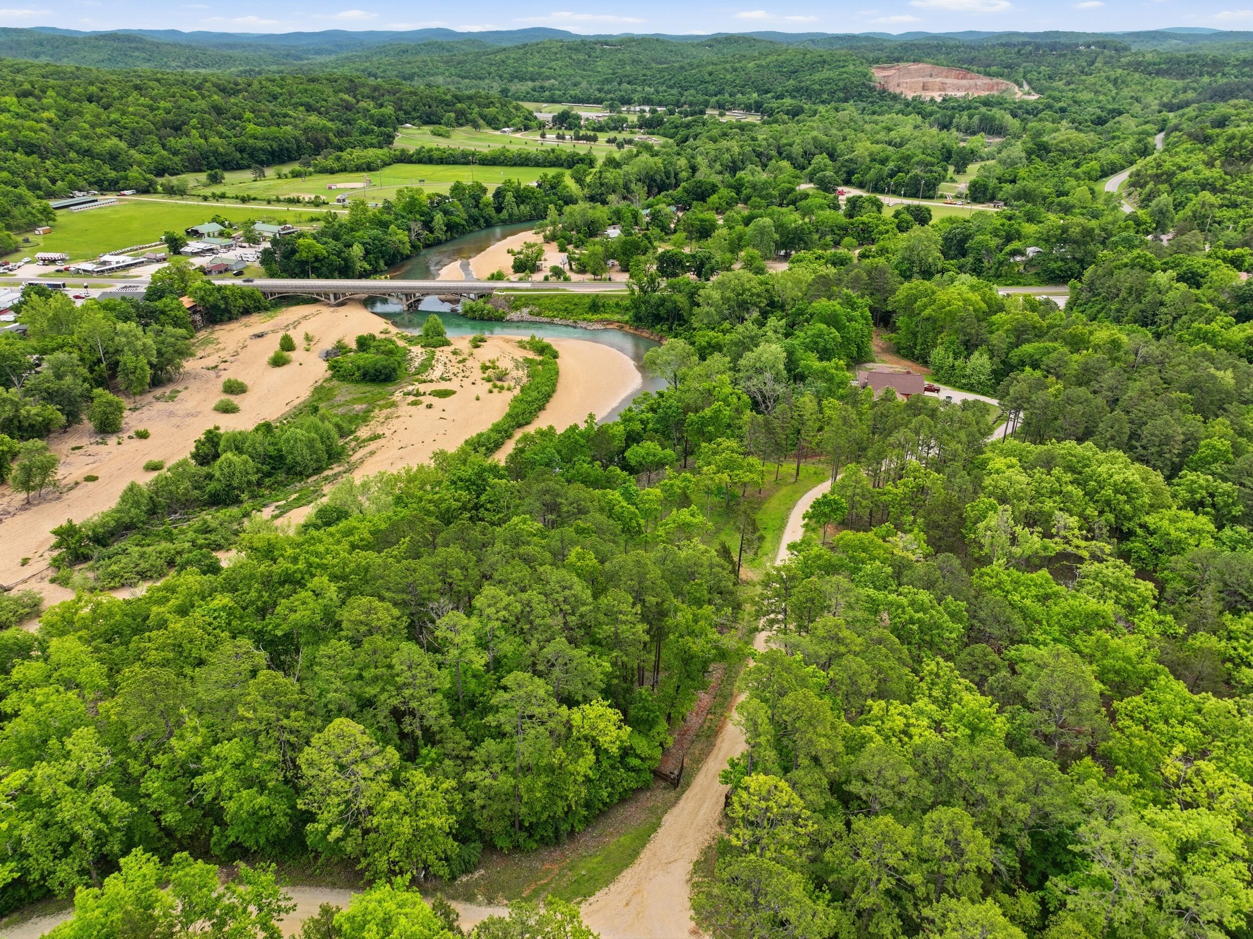 Land in Eminence 4