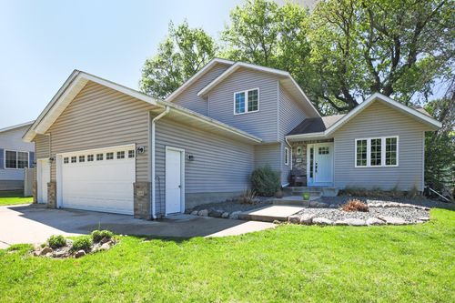 548 Woodland Trl, Medford, MN, 55049-8208 | Card Image
