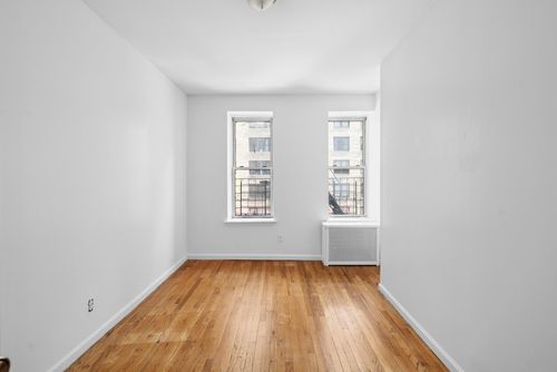 45-320 E 49th St, New York, NY, 10017-1641 | Card Image