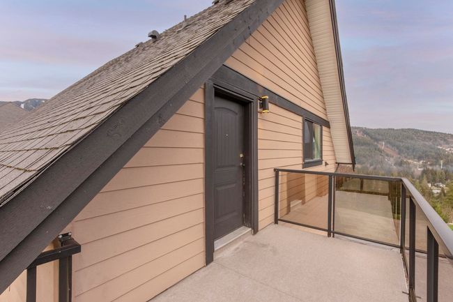 Property entrance featuring a balcony | Image 37